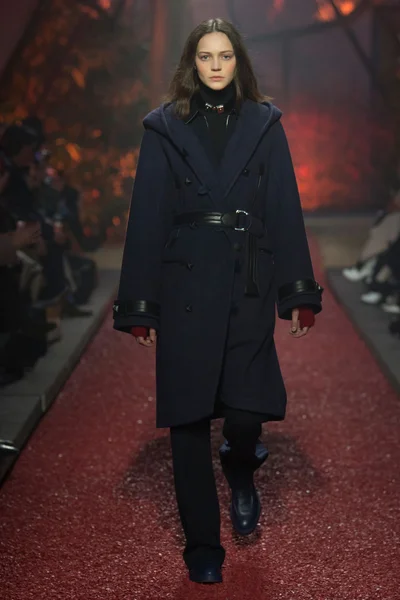 Look 18